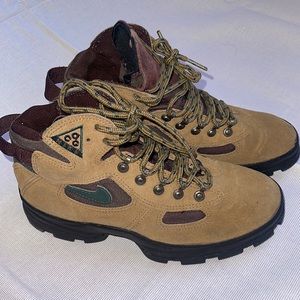 Nike ACG Women's Boots Size 7